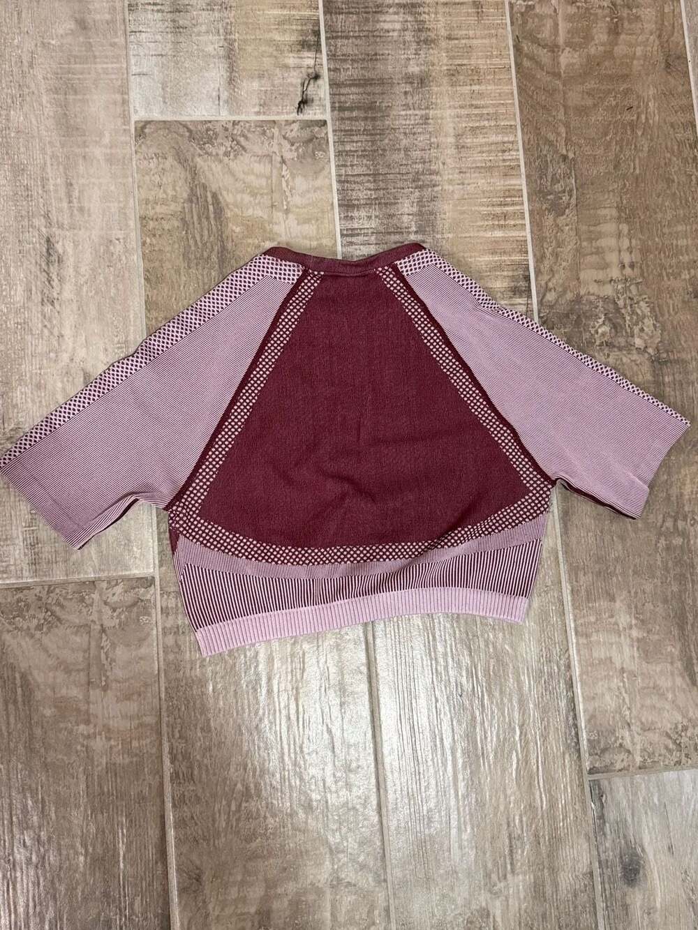 Fabletics Jessie Seamless Short Sleeve Crop Top in Burgundy and Pink - Picture 2 of 2